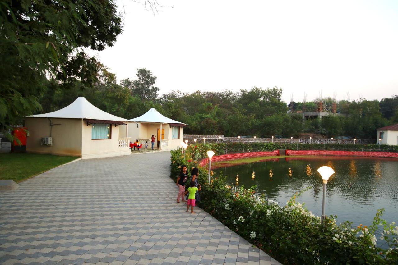 Maharaja The Royal Resort Thane Bagian luar foto