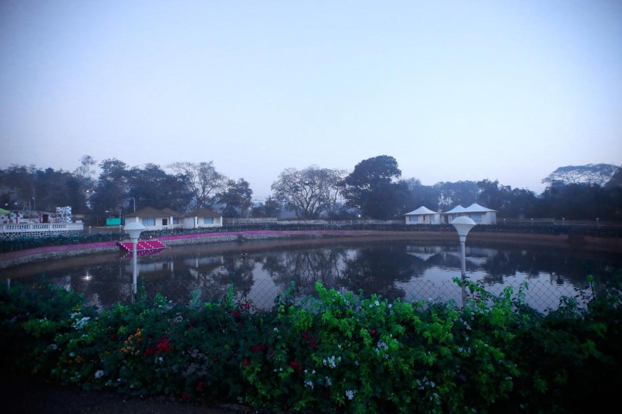 Maharaja The Royal Resort Thane Bagian luar foto